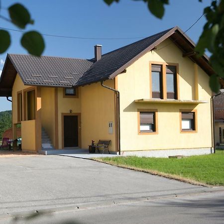 Apartman Lori Оточац Экстерьер фото