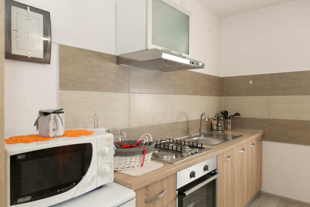 Apartman Lori Оточац Экстерьер фото