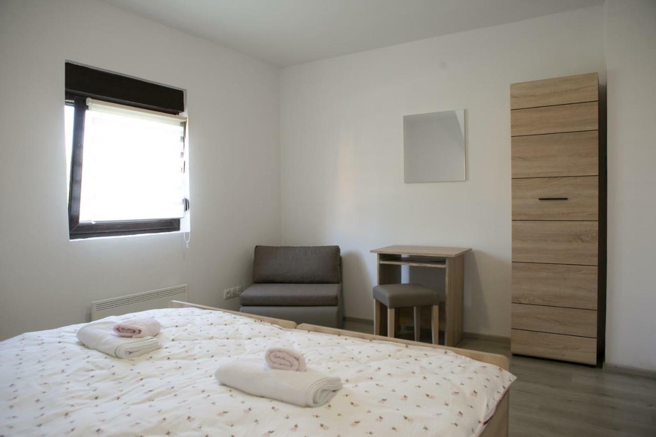 Apartman Lori Оточац Экстерьер фото