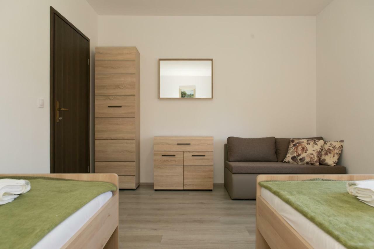 Apartman Lori Оточац Экстерьер фото
