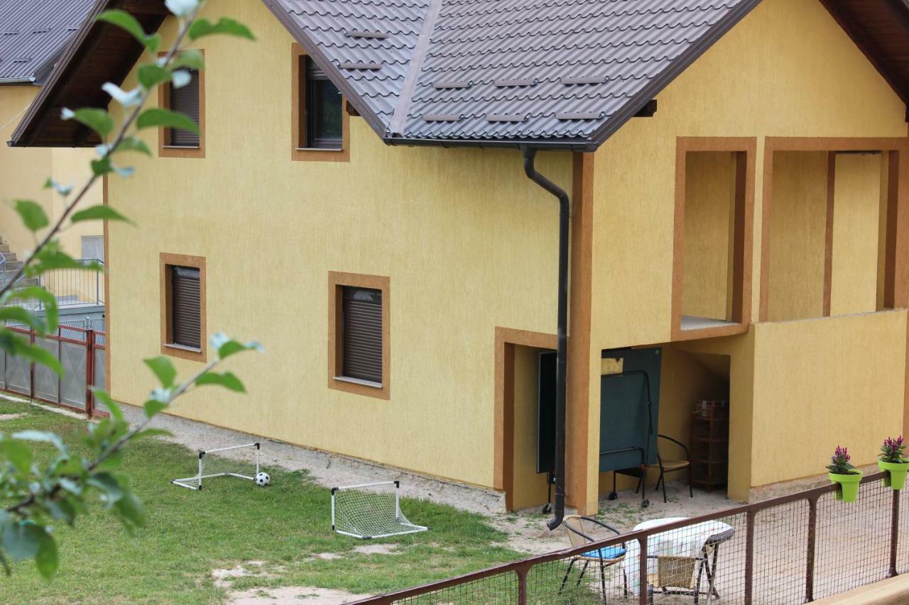 Apartman Lori Оточац Экстерьер фото