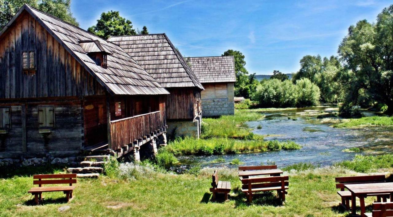 Apartman Lori Оточац Экстерьер фото